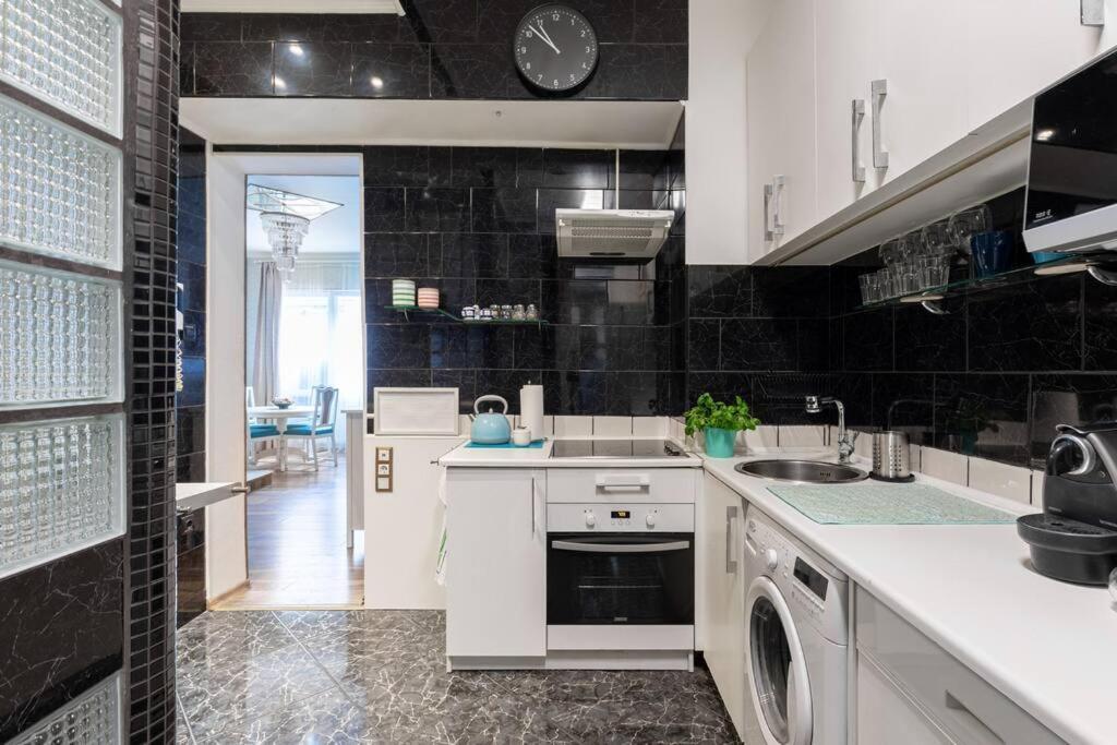 Stylish Central Budapest Apartment מראה חיצוני תמונה