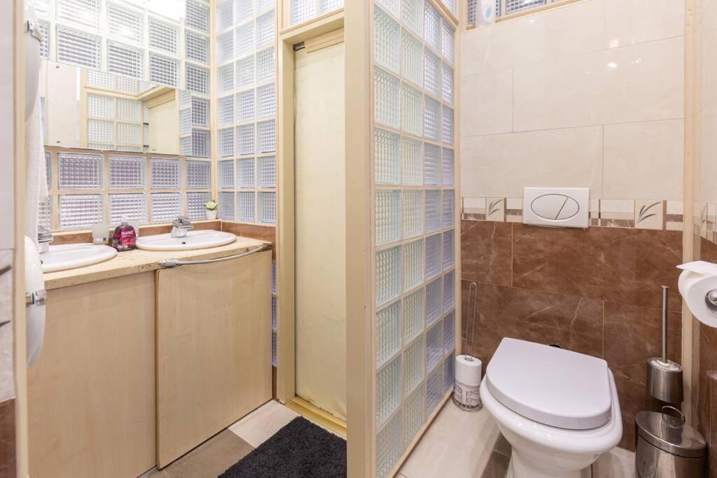 Stylish Central Budapest Apartment מראה חיצוני תמונה